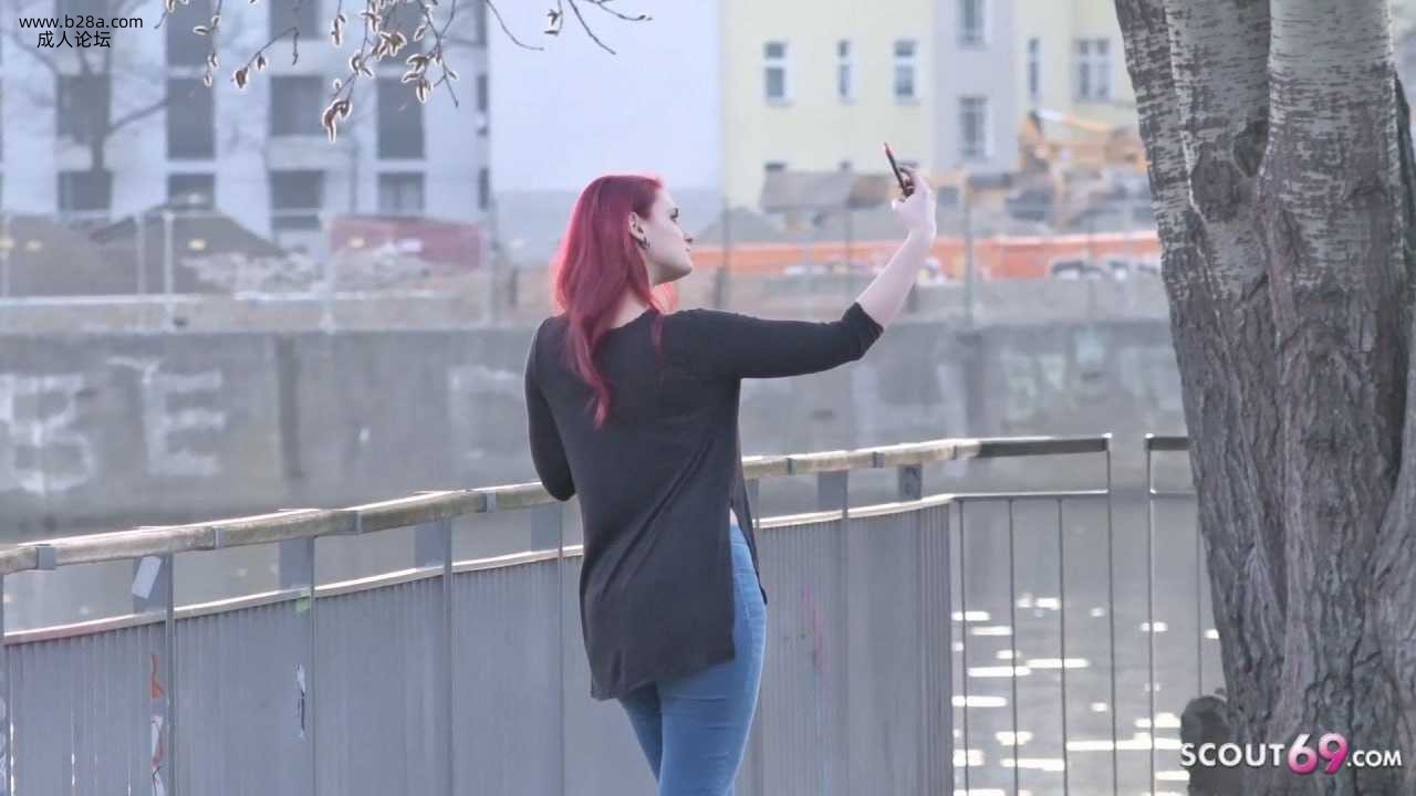 ❤️❤️德国童子军 - 红发女大学生 Melina 在街头试镜时主动求爱❤️.jpg