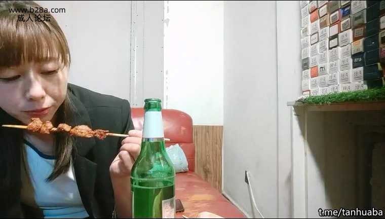 ❤️31岁良家少妇，小胖哥抠穴舌吻，饥渴难耐，骚逼得到高潮满意离开❤️.jpg