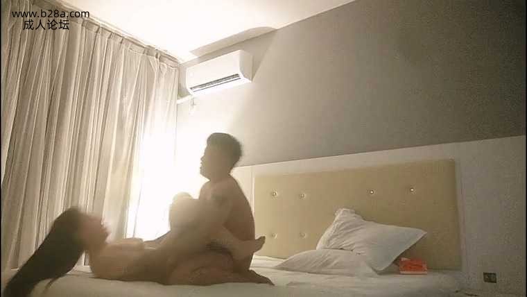 ❤️酒店约少妇牛仔短裤，调情直接脱掉开操，火辣身材翘臀，后入激情爆操，这种姿势做.jpg