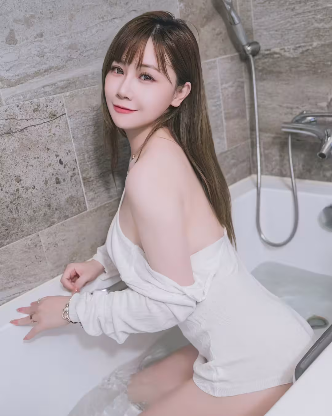 32371642.avif.jpg