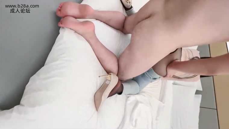 ❤️❤️绿帽欲上头忽悠自己亲姐姐开房蒙上姐姐眼睛中途换人偷操白虎美穴 无套内射❤️.jpg