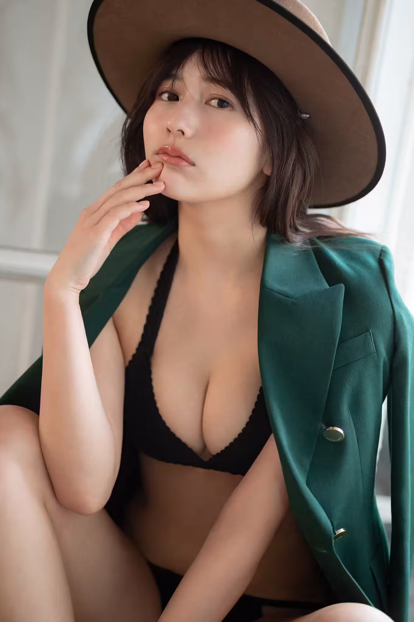 32322612.avif.jpg