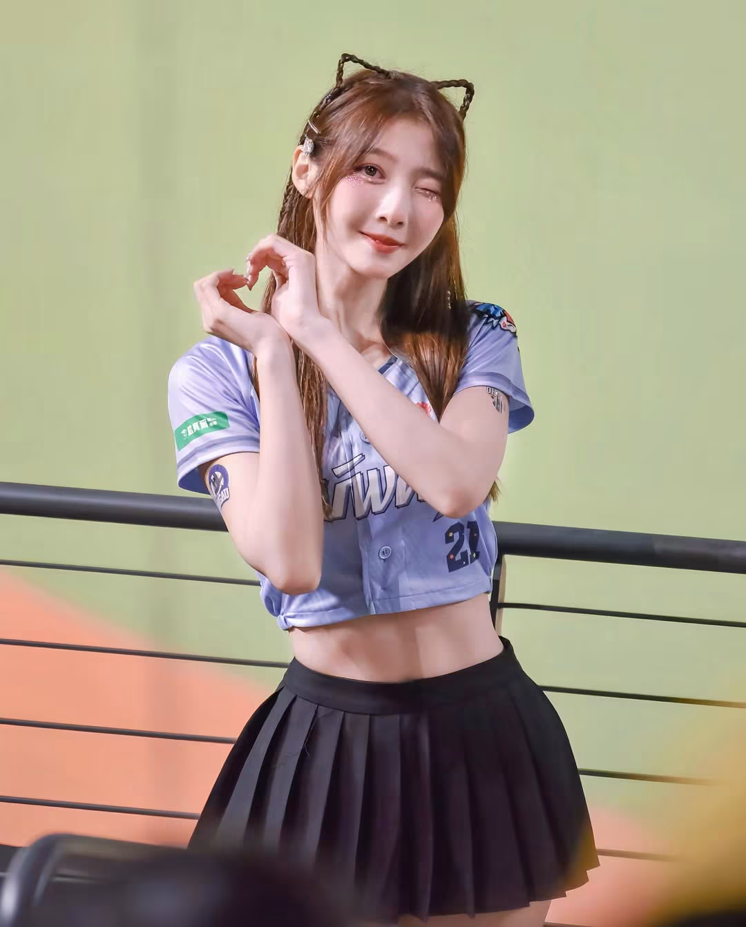 32878434.avif.jpg