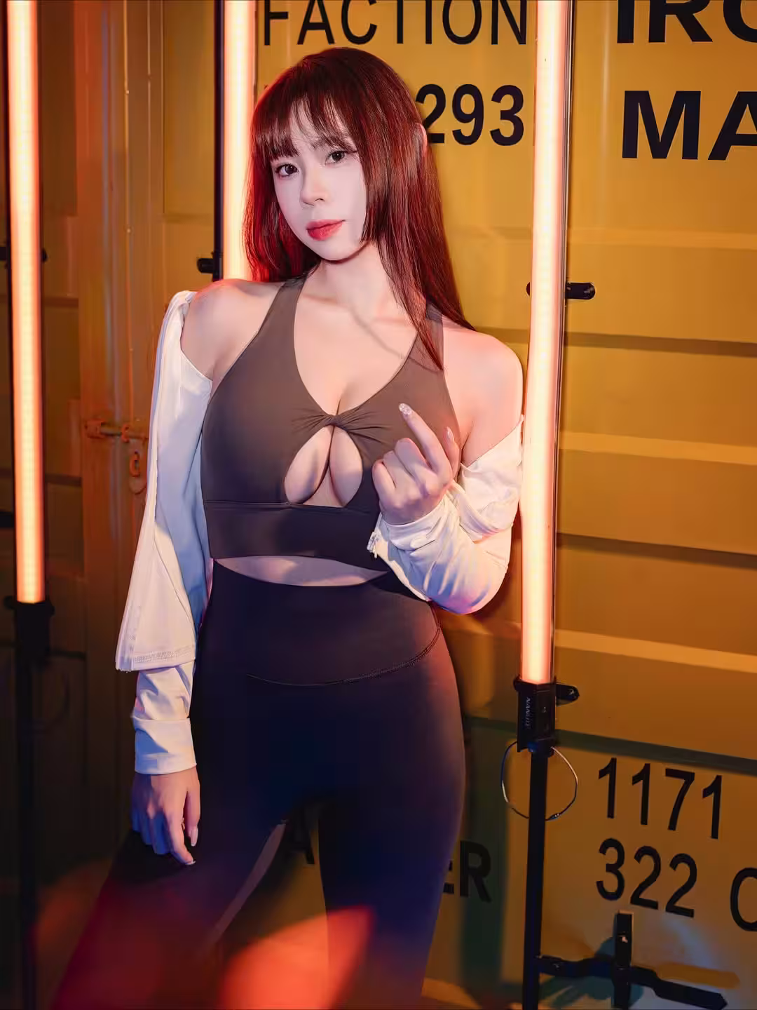 32811917.avif.jpg