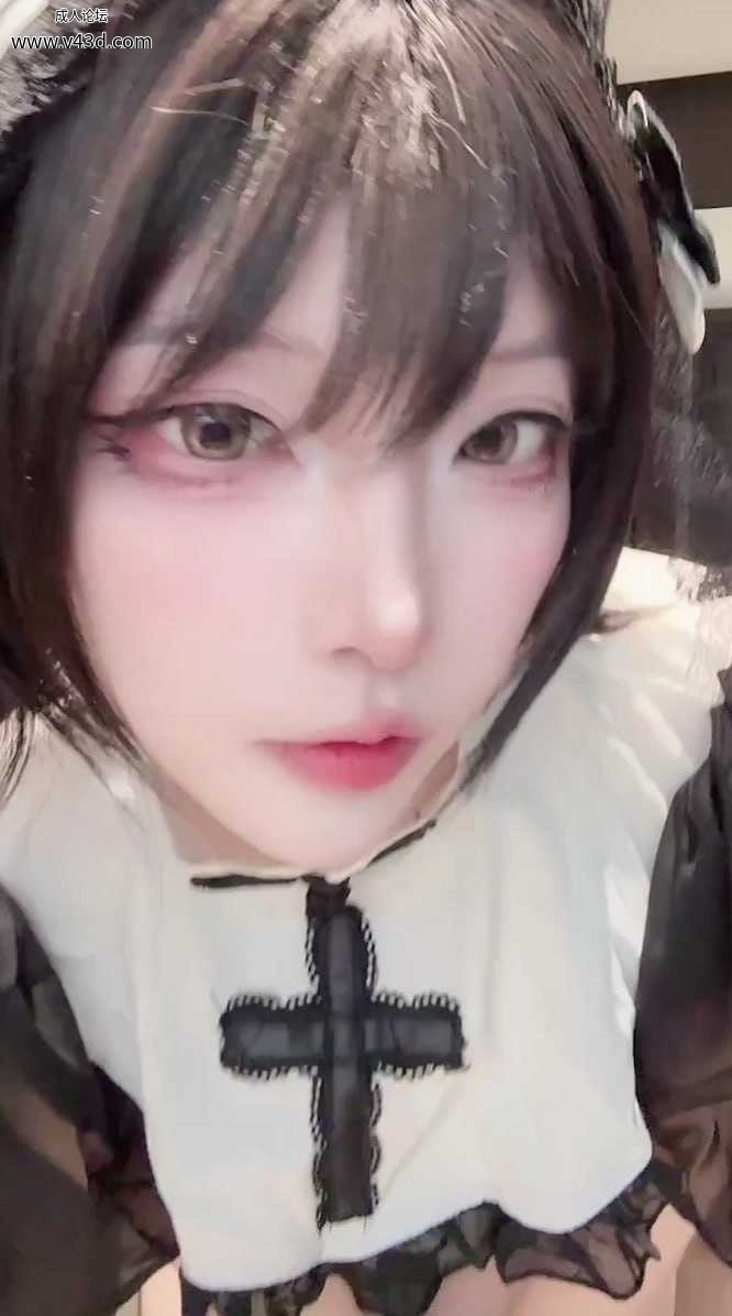 【推特福利姬二佐Nisa最新Cos修女黑丝 卧室独舞女仆装扭腰 脱到只剩黑丝心形乳贴丰满尽显】.jpg