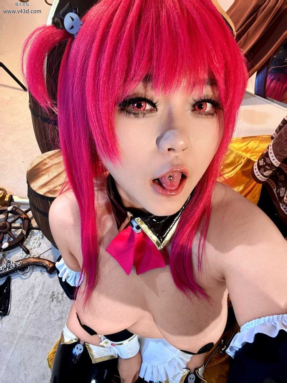 高颜值丰满二次元coser 巨乳肥臀 各种颜色的假发制服切换 捆绑制服诱惑 2.jpg