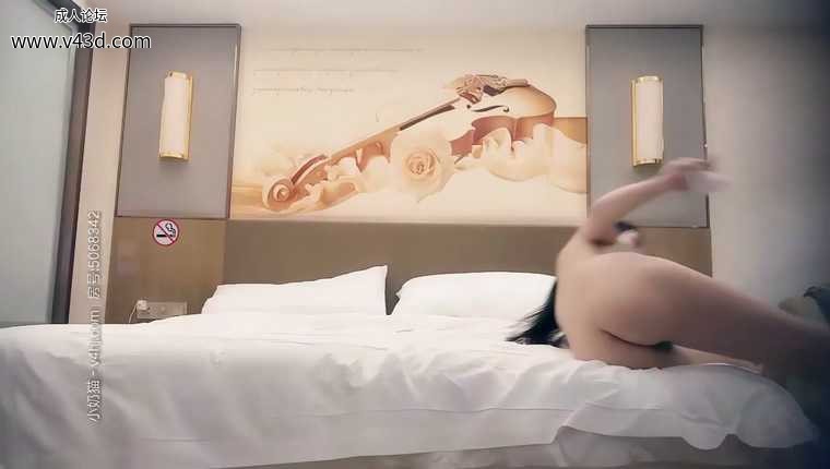 高颜值性感妹掰穴特写猛口交抬腿侧操.jpg