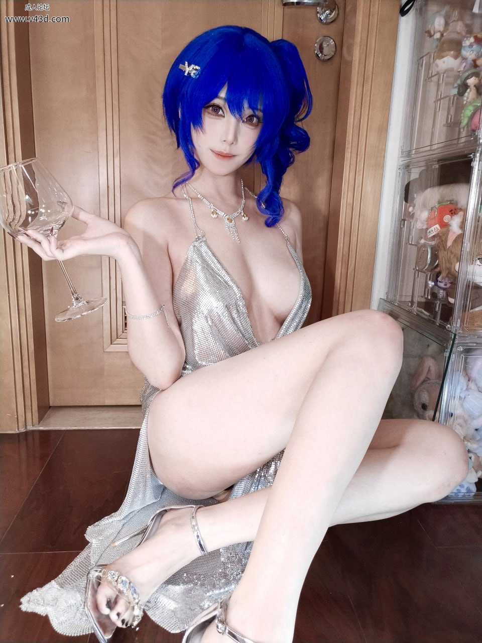 碧蓝航线 圣路易斯礼服自拍.jpg