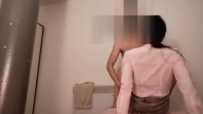 和极品OL女同事出差发生了关系，少妇口活就是好，舌头舔龟头吸精