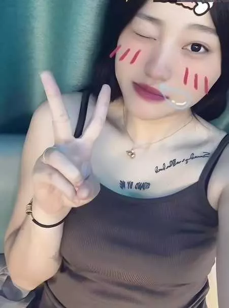 [反差曝光]超可爱的白领上班族王家铭 跟前男友的口交性爱视频被曝光4.webp