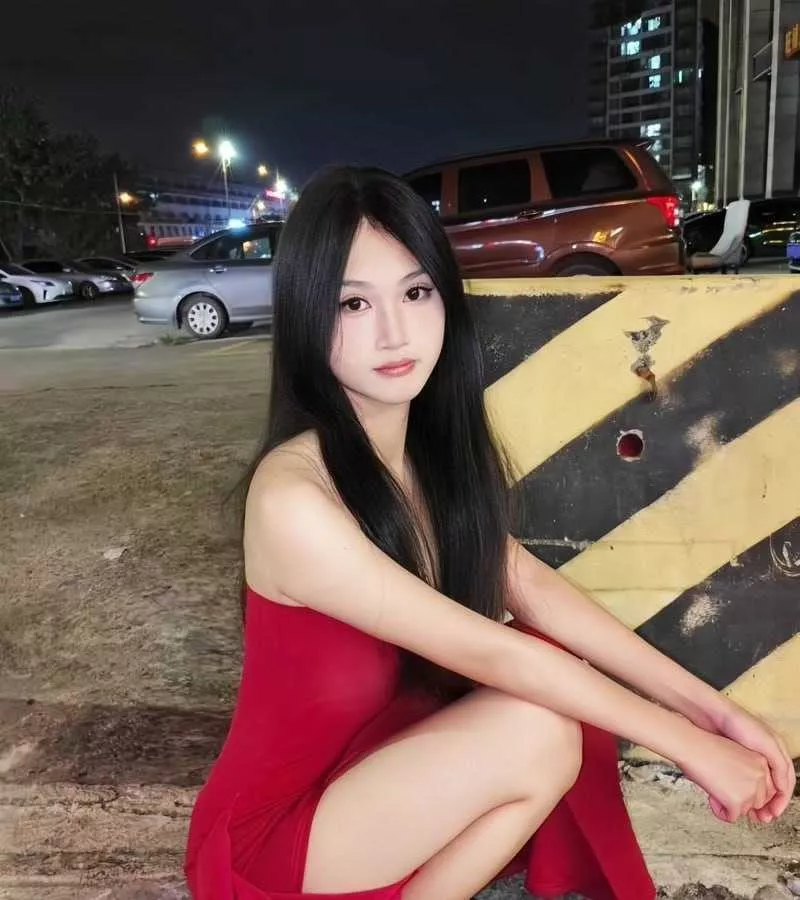 [反差曝光] 海南某高校学妹 杨曼妮 开档黑丝与男友自拍性爱视频流出4.webp