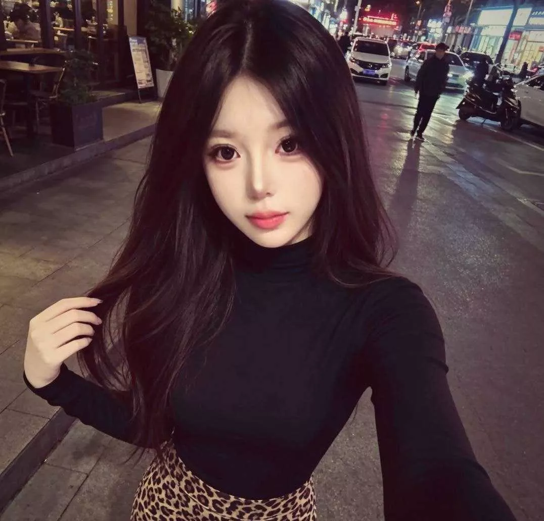 [反差曝光]四会机车反差女神冯妮飞 表面骑凯越450RR装清高 私下被操烂偷拍视频流出7.webp
