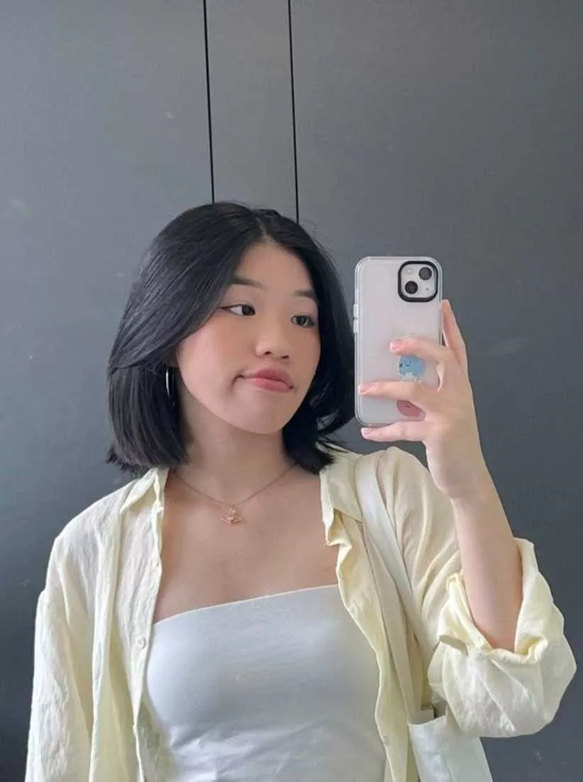 [反差曝光]香港德望大一学生妹 Hayley Wong 跟金主做任务被揭发 还被同学拍到了证据4.webp
