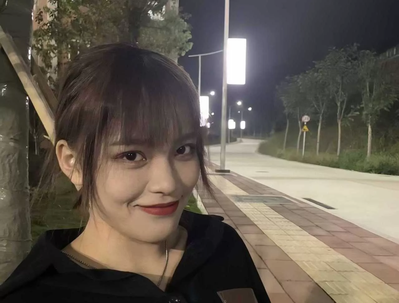 [反差曝光]极品高颜值女大学生 李欣欣 背着男友出轨偷情 骚浪母狗本性彻底暴露4.webp