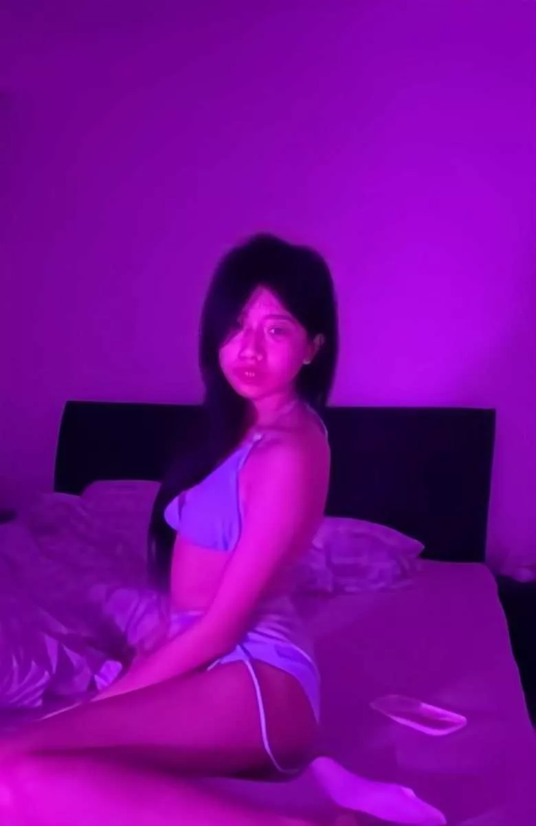 #网红 独家爆料 抖音网红 小妍my 榜一专属定制福利流出 露脸隔裤自慰骚浪至极！4.webp