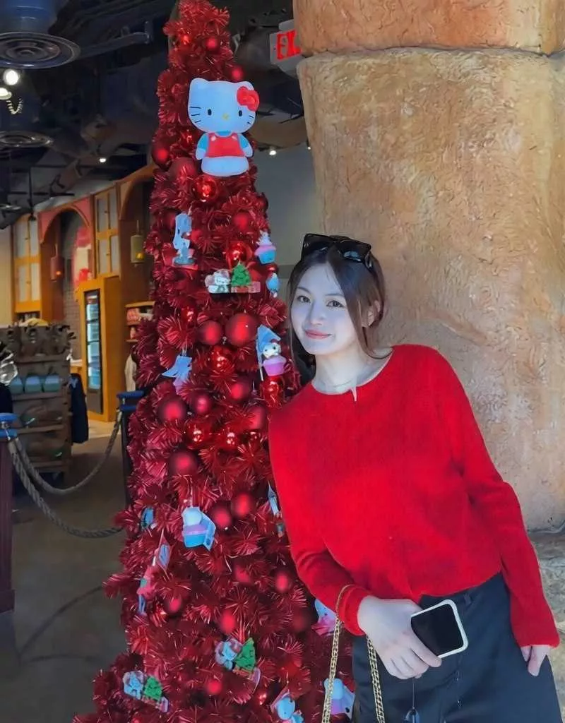 [反差曝光]【恋综嘉宾 赵牧辰蒋蒋甜蜜官宣 女方却被曝出学生时代知三当三插足黑料！】4.webp