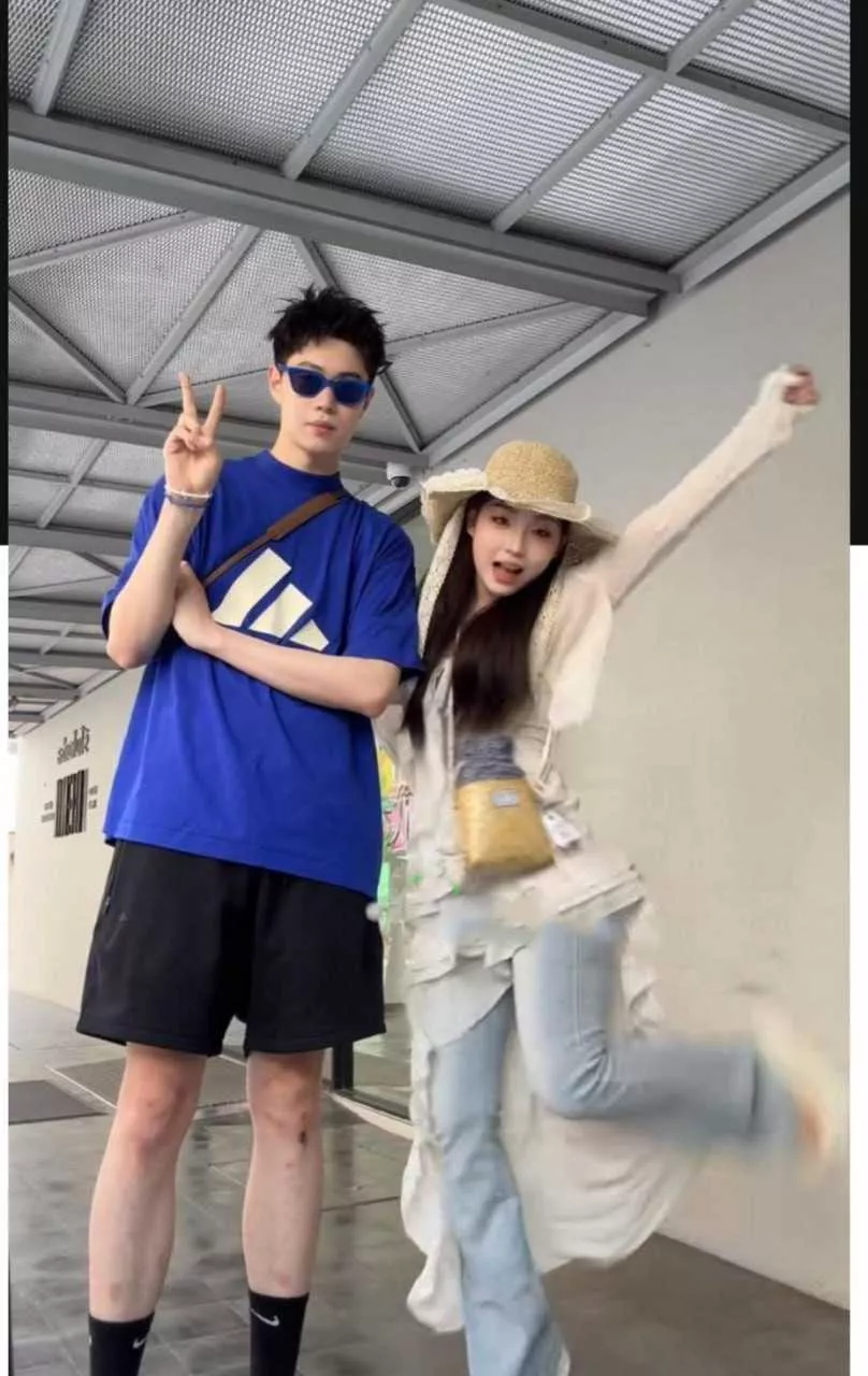网红黑料抖音百万粉“小郑嘻嘻”老公婚内出轨！二婚体育男巨屌猛干拔丝骚妻，狂插骚穴.webp