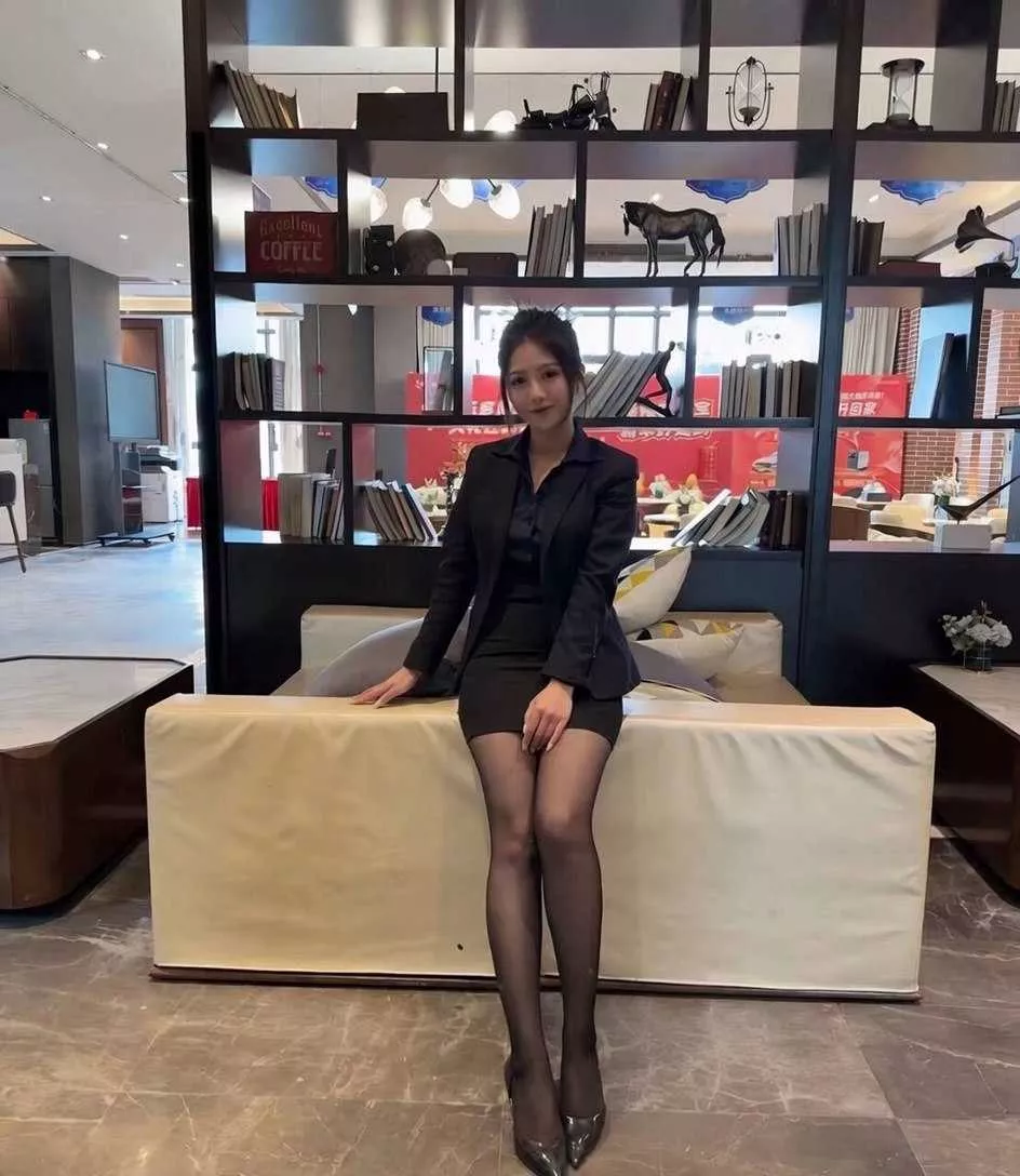 [反差曝光]【广东房地产销冠 王嘉薇 五年六婚独生女非亲生 靠陪睡成单上位彻底翻车！】4.webp