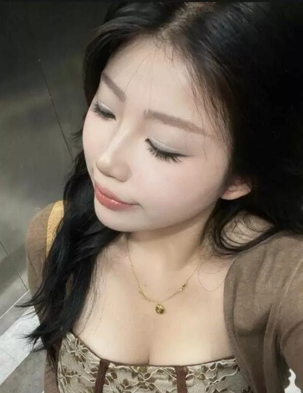 [反差曝光]天津网红马冬梅修手机被店主盗取私密照片 相册遭翻看导出40多张火辣照片5.webp