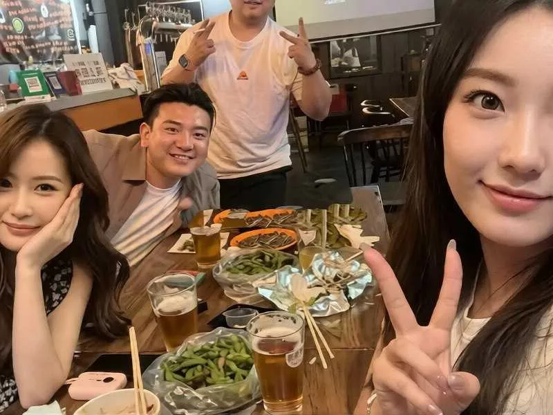 【热门吃瓜 百万粉汽车博主 Lucky不懂车 被丈夫曝光出轨乐道汽车工作人员  车震视频一.webp