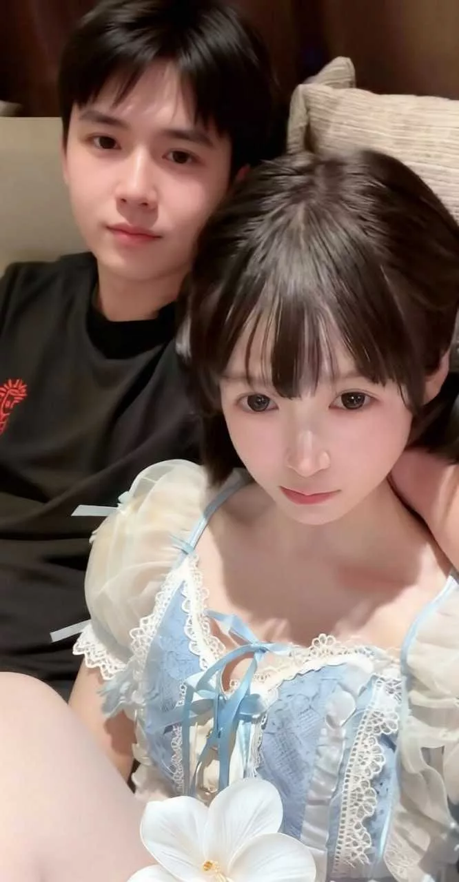 【抖音顶级擦边网红 萌小栖 低胸吊带紧身瑜伽裤讲解K线 美乳弯腰复盘若隐若现火爆出圈】4.webp