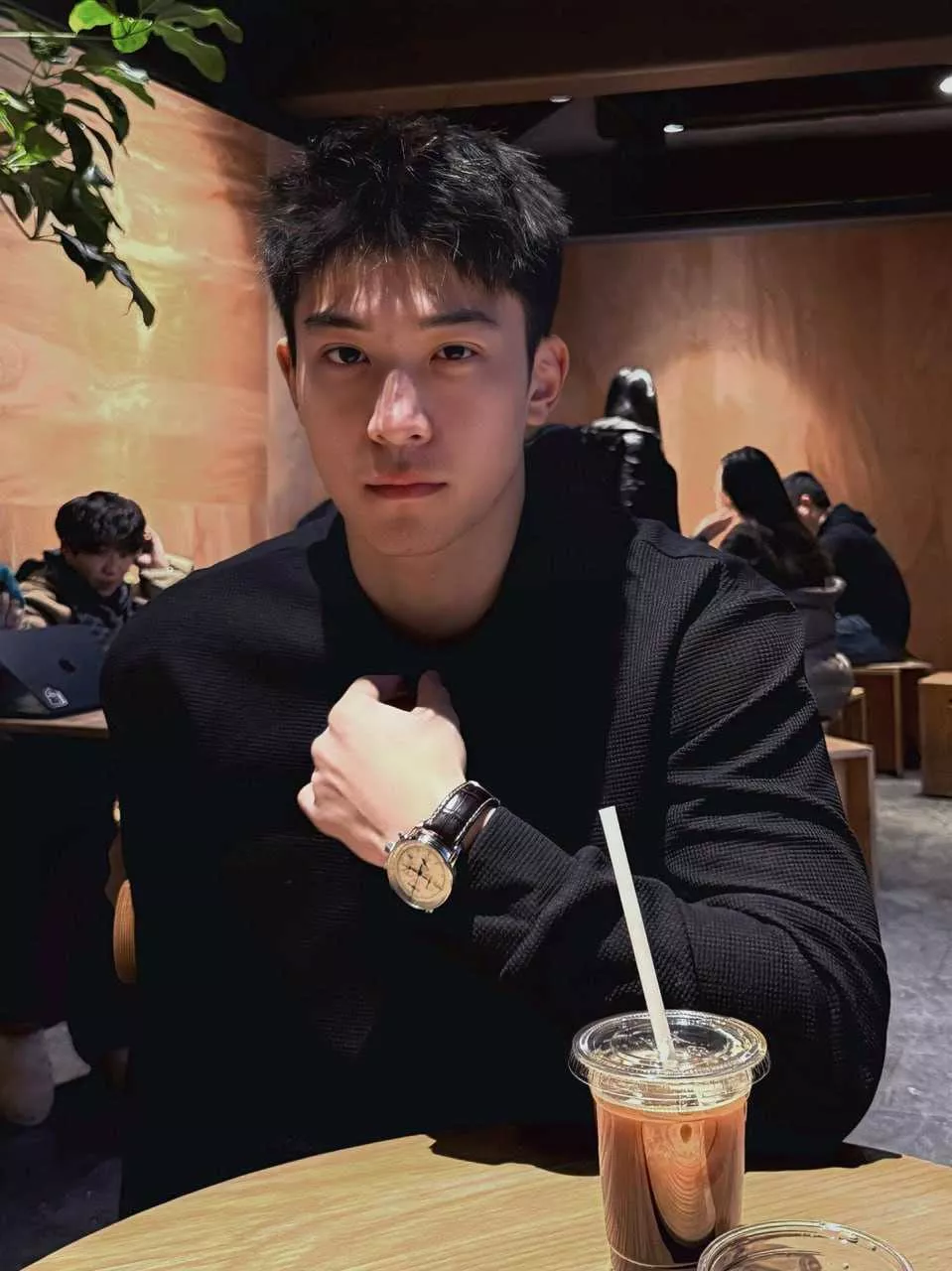 [反差曝光]【现实版苏妲己杜婷职场约炮事件 狂收男友大额转账当提款机 一边同居一边跟.webp