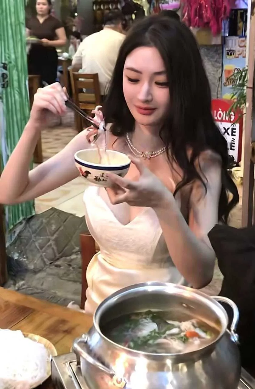 [反差曝光]【短剧演员 杜奕柯 恋爱期间出轨多人 家暴女友扇脸掐脖 事后洗白被网友怒喷！】5.webp