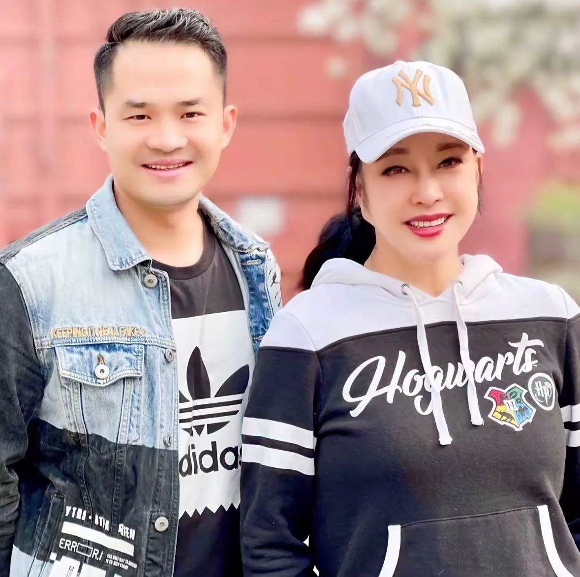 [反差曝光]【刘晓庆被前助理古柯索赔504万 同居六年聊天记录曝光 互称老公老婆】6.webp