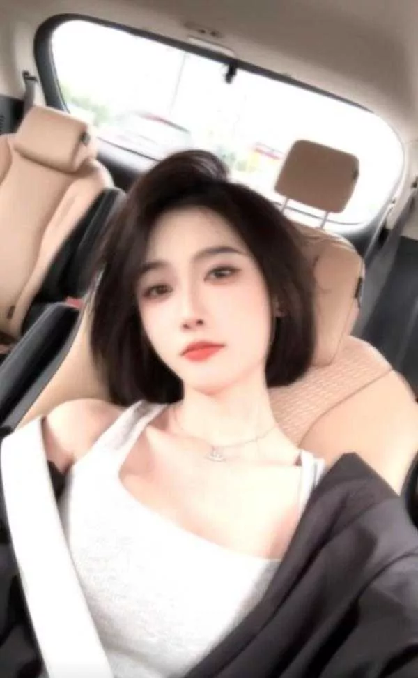 【抖音女神 聂小雨 直播事故 美乳白虎被全网看光 网友硬刚发作品实锤 本人哭求放过！】5.webp