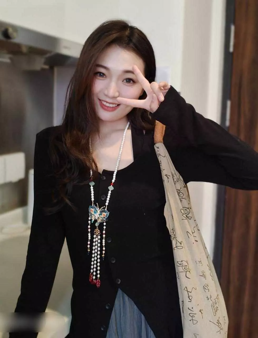 [吃瓜]【极品女大学生最新约炮调教 白嫩美乳大力口交后被各种体位激情爆操高潮连连】5.webp