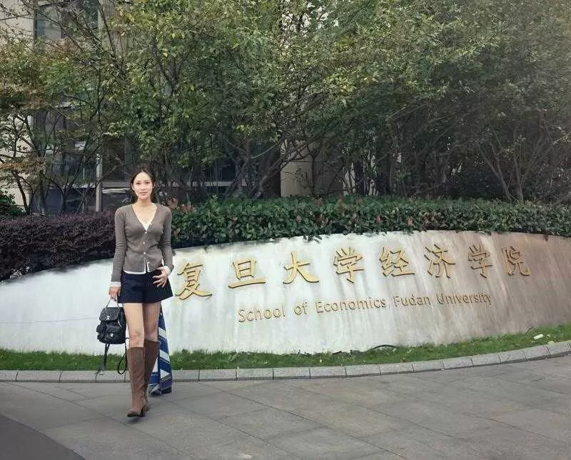 [反差曝光]【上海复旦教授 王龙 网上选妃约炮立人设 被实锤曝光 事后威胁女方吓到尿失.webp