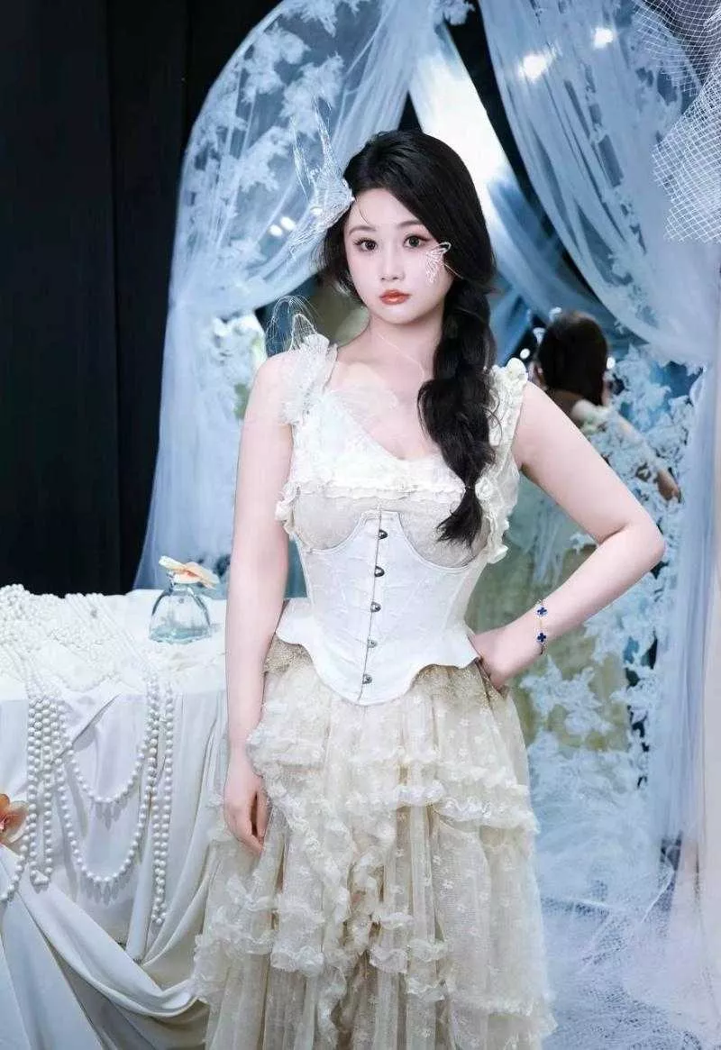 【网红夫妻 高傲斌葛静静 离婚丑闻曝光 孕期男方出轨 找小女友睡网红】4.webp