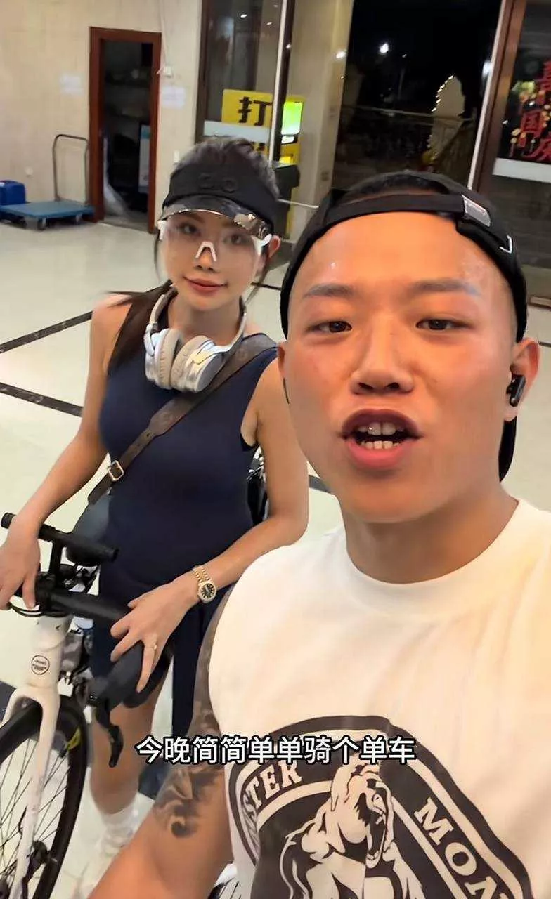 【抖音网红夫妻李 丹霞夫妇 人设崩塌 丈夫阿圣出轨直播开撕 早期甜蜜时刻瞬间沦为笑柄】5.webp