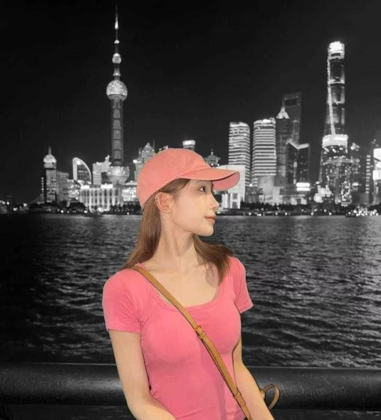 【抖音网红 Kiss 酒吧搂吻被抓拍 杨梦凡删合照发体面声明 分手背后细节引热议！】4.webp