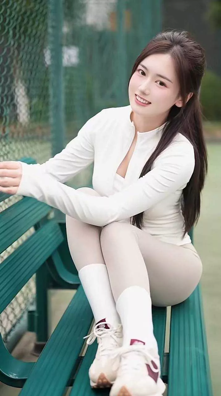 【抖音网红 小小小雪球儿 反差本性暴露！脚踏两条船聊骚多名男性 事后立受害者人设被.webp