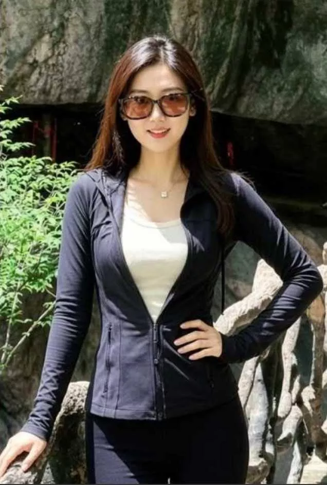 [反差曝光]恋爱两周花费男友上万元，转头约炮猛男直言要被操哭。纯情人设直接碎一地，.webp