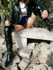 带着娇妻爬山露出