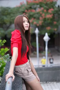 莊溫妮/Winnie小雪 - 氣質甜美嫩模外拍寫真 facebook sharing butt...