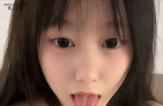 大眼美眉露乳掰穴自拍