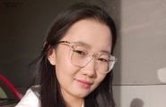 看似乖巧的美眉～在床上这么骚辣