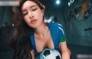 ❤️❤️❤️极品巨乳肥臀篮球宝贝，被两个男人按在更衣室3P轮奸，无套前后夹击猛操，骚穴和嘴巴同时被干到高潮喷水，终身沦为肉便器！❤