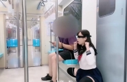 Onlyfans 反差 女神〖优咪〗小学霸在地铁上被主人爸爸调教