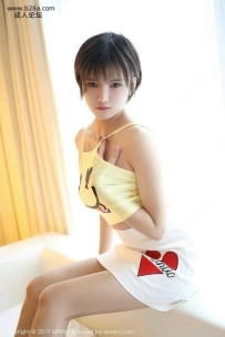 嫩模小姿2002私房卡通吊带内衣半脱秀白嫩翘臀诱惑写真
