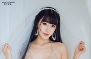 朱可儿身材超棒一只手握不住