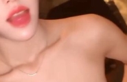 【超嫩学生妹校花级别】看着大屌硬邦邦，极品大奶乳交口爆超级爽！操这种极品一定要一次就操烂她，要不然也会便宜给别人！