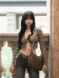 性感模特「危」外型超搶眼 舉手投足都讓人癡迷
