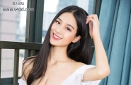 Ada的艳遇桃花源 迷人胸线白杉示人