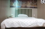 勾搭春心萌动的按摩女技师买钟外出约啪