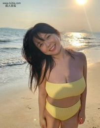 可爱的妹子却是童颜巨乳