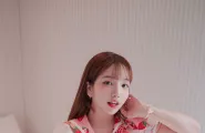Yoonvely 윤블리, Photobook “Strawberry Lingerie” Set.01